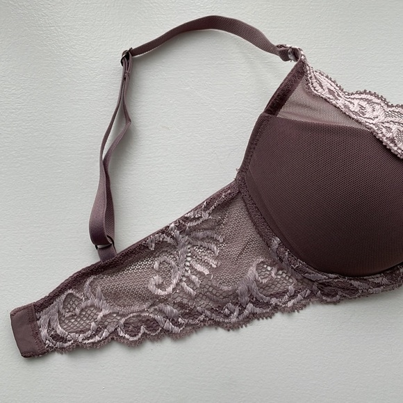 Natori feathers bra. 32B. - Picture 3 of 5